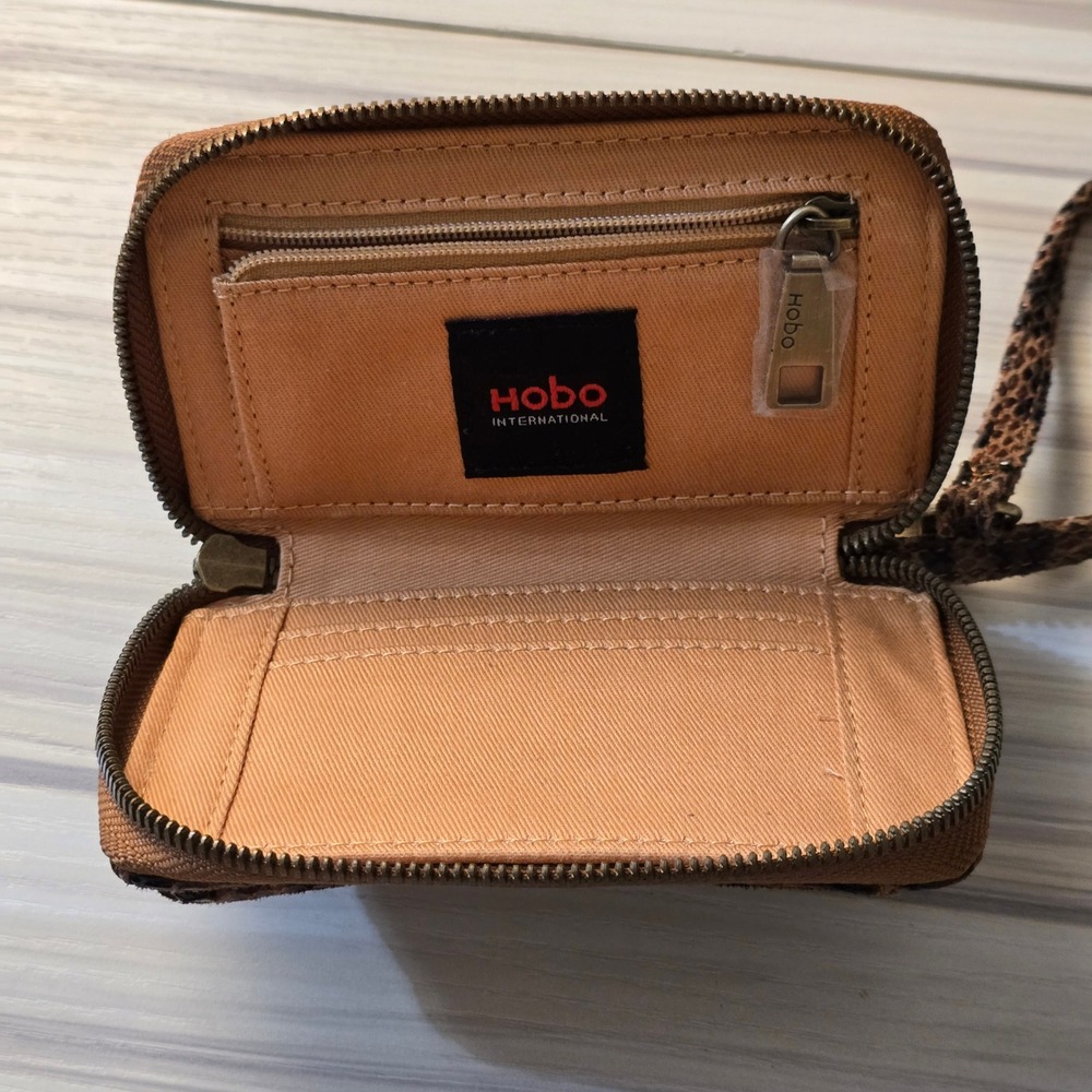 Hobo International Wristlet Wallet Leopard Print Brown Black - Picture 4 of 6